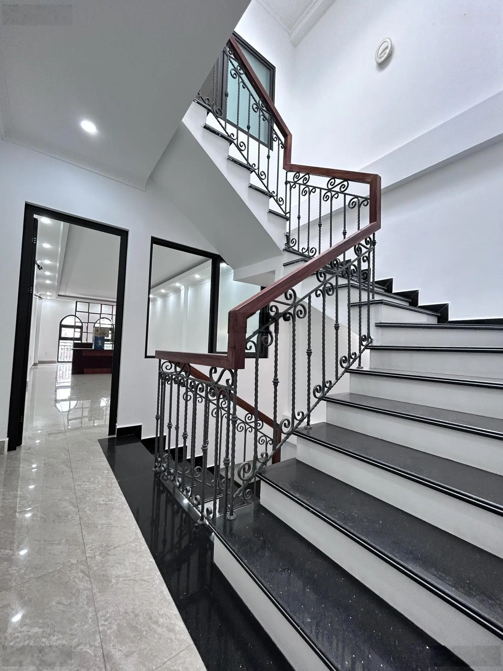 Nhà dân xây độc lập, TĐC Vườn Hồng vẫn còn mới nguyên, 3 tầng, 4 tỷ 7