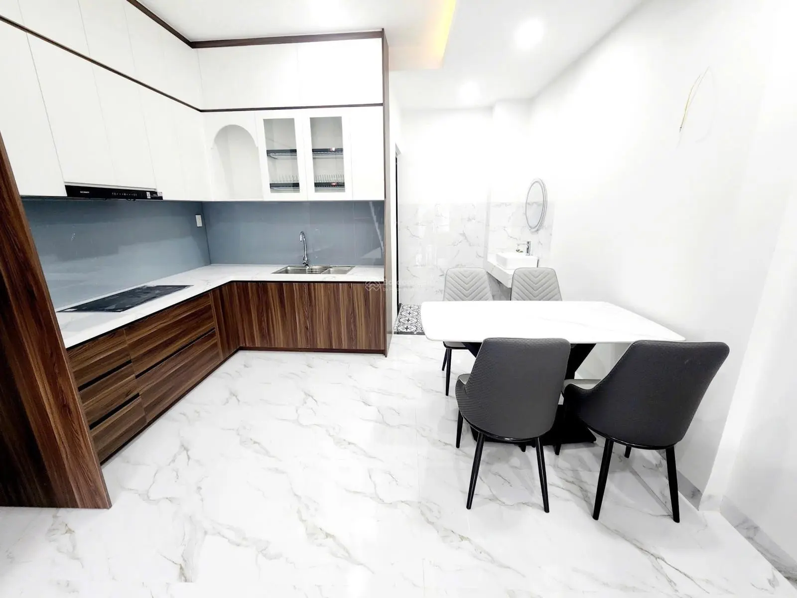 Bán nhà đẹp Hoàng Diệu cách biển Trần Phú Nha Trang 500m: 0332457686
