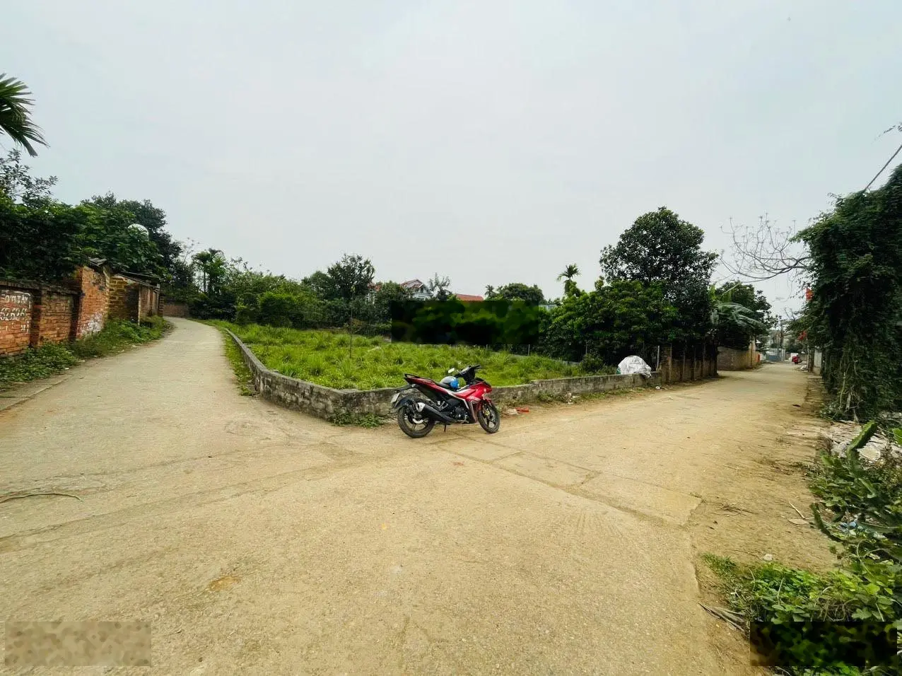 E muốn bán DT 1,5ha, có 1,3ha đất ở còn lại đất vườn, thế đất bằng phẳng, xe công vào được tận đất