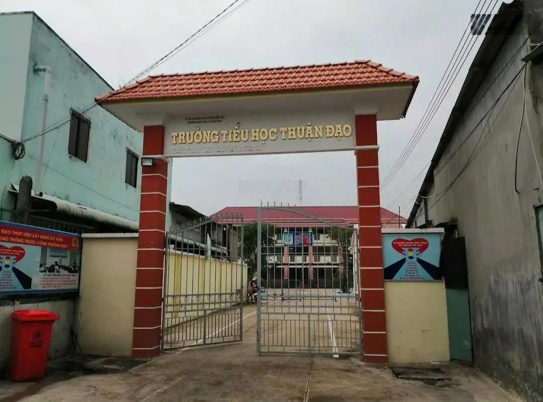 Bán nhà mặt tiền đường 11m Nguyễn Văn Tuôi, 4 tầng, diện tích sàn 210.8m2, sổ hồng đầy đủ