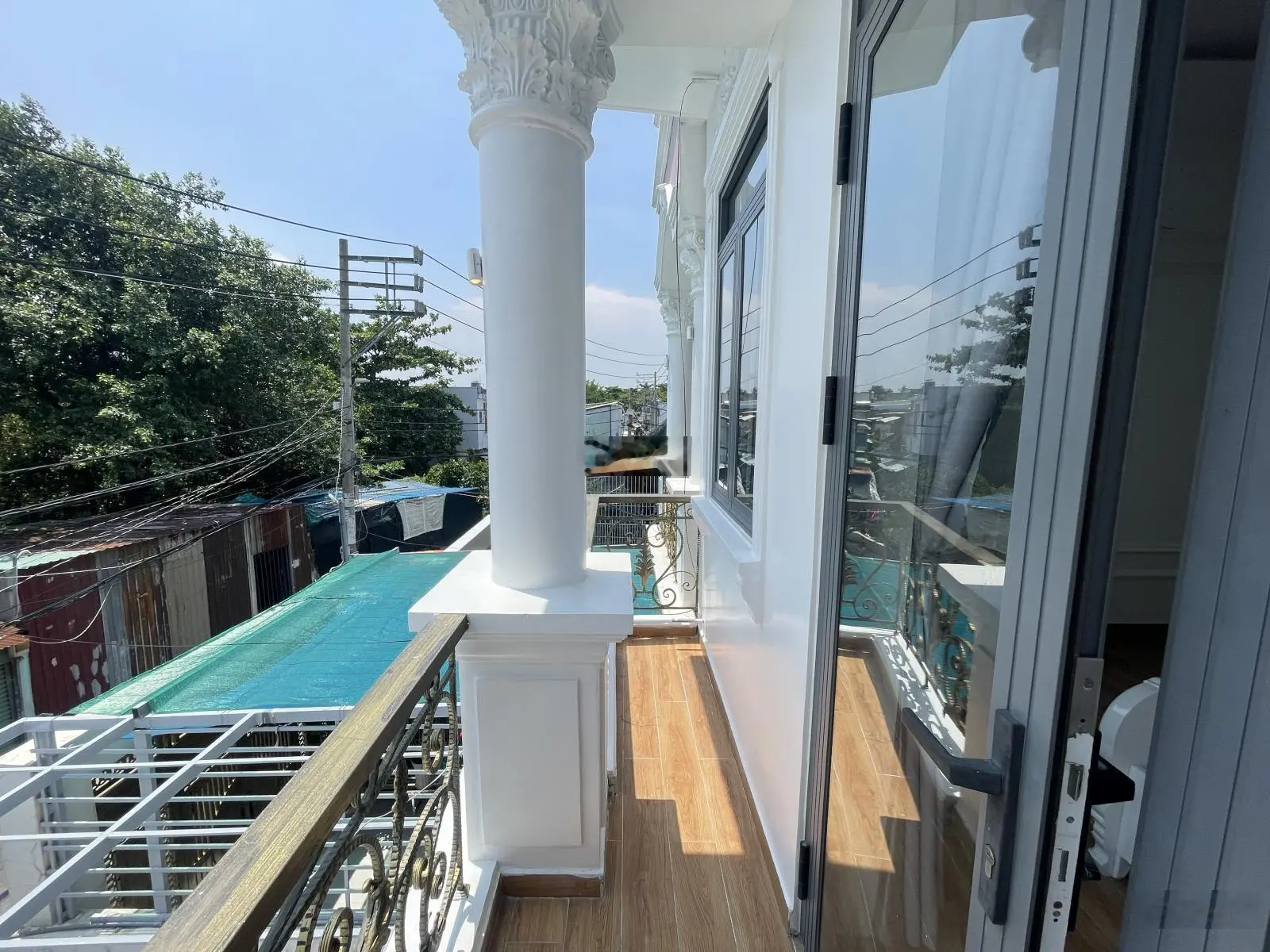 Nhà đẹp 4 tầng đối diện giga mall, full nột thất, ôtô ngủ trong nhà, đường thông đầy đủ công năng