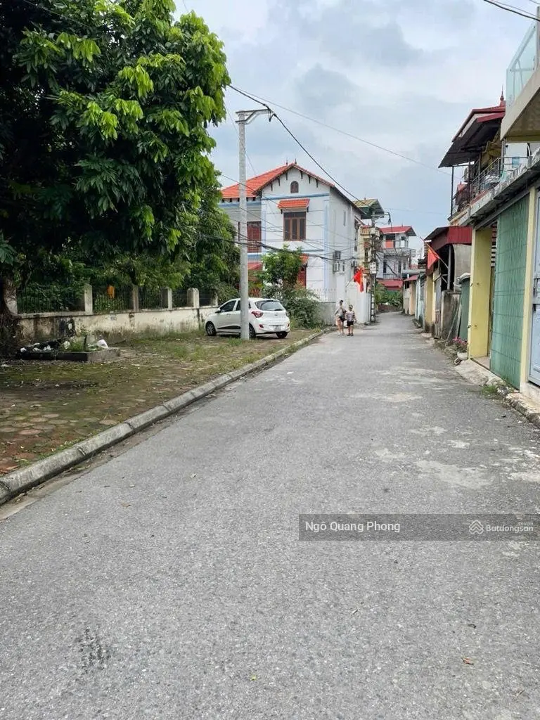 BÁN ĐẤT ĐÔNG DƯ 46 m ,GẦN UBND XÃ.