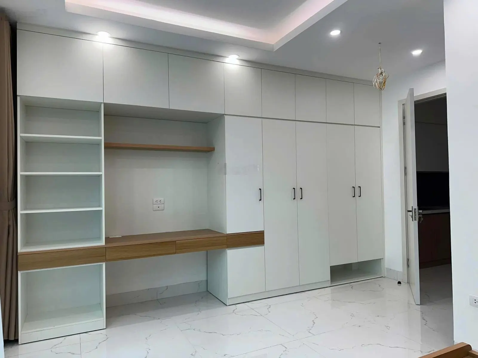 Đỉnh kịch! Hoàng Quốc Việt - Gara ô tô - Nhà mới full nội thất - 60m2 - 6 tầng thang máy - 21.5 tỷ