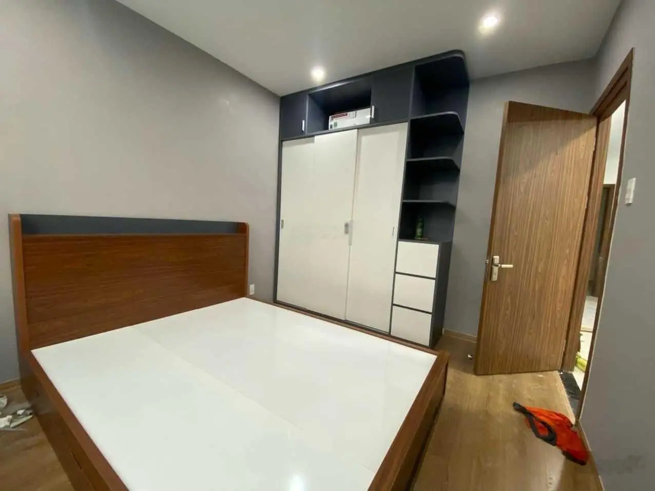 Cần bán gấp căn 54m2 2PN 1WC nội thất đầy đủ giá 2,28 tỷ, view ngắm pháo bông