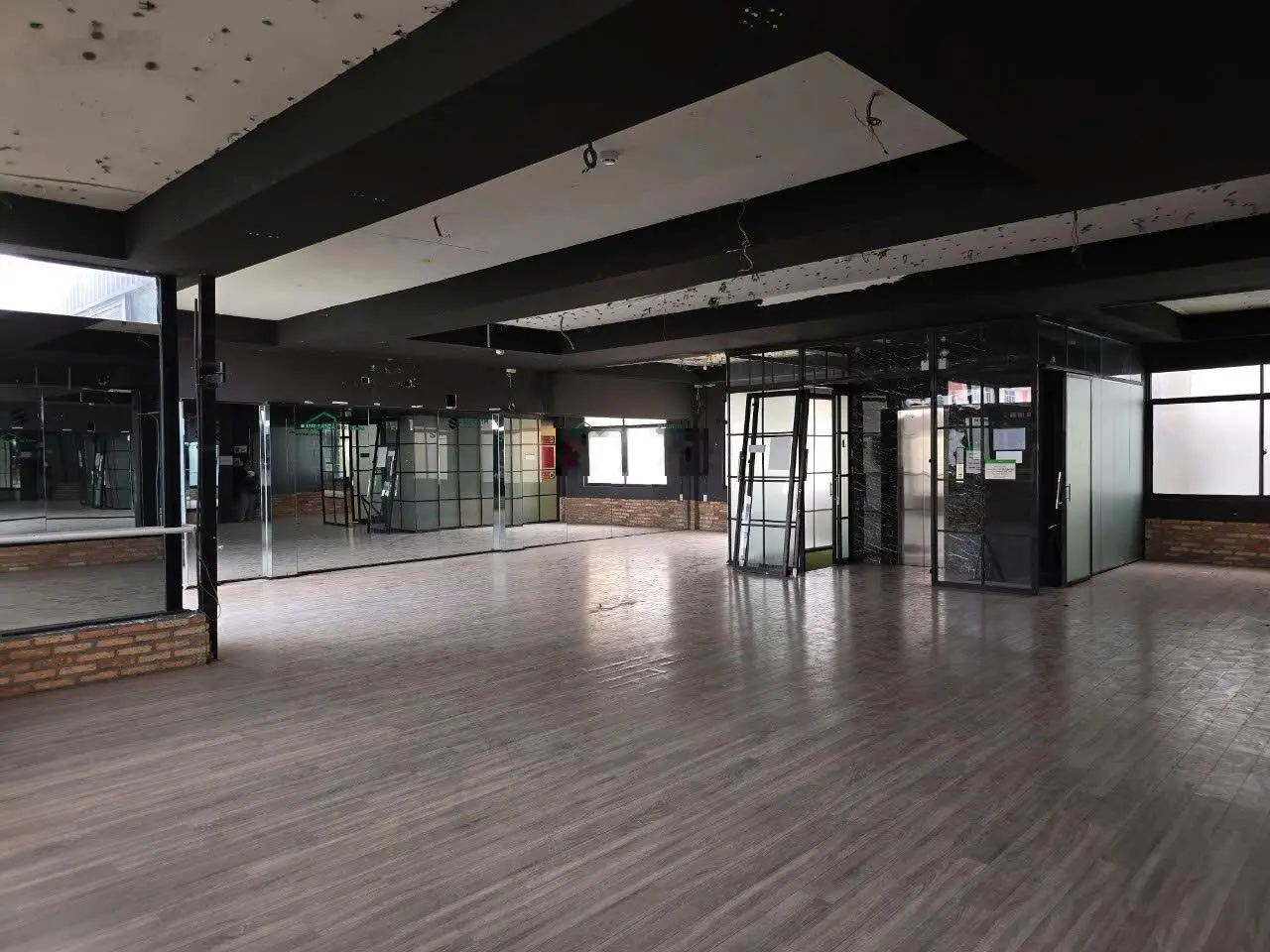 Bán nhà mặt tiền Nguyễn Huy Lượng Quận Bình Thạnh DT: 13.2 x 17m giá 55 tỷ giảm về 52 tỷ