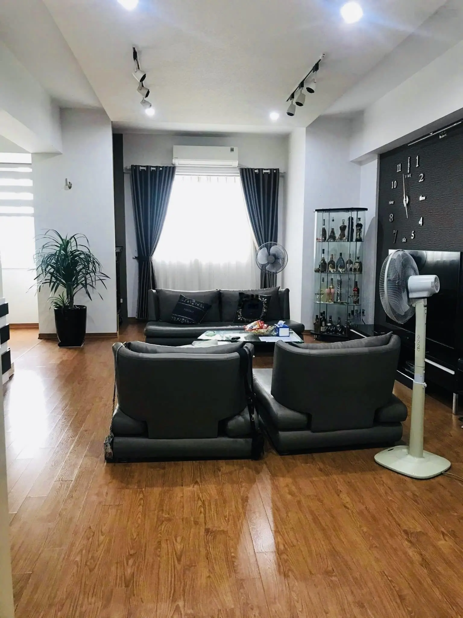 151 Nguyễn Đức Cảnh-hiếm 3 ngủ diện tích 130m2+3 ban công tầng trung, giá đầu tư. Full nội thất xịn