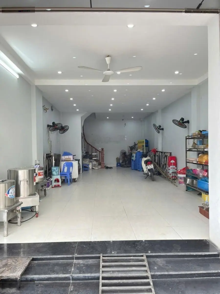 Bán Nhà Mặt Phố Hoàng Công,Kiến Hưng. Dt 65m*7tầnng*Mt 5m. Giá 21.3 tỷ. Ô tô tránh, vỉa hè rộng.