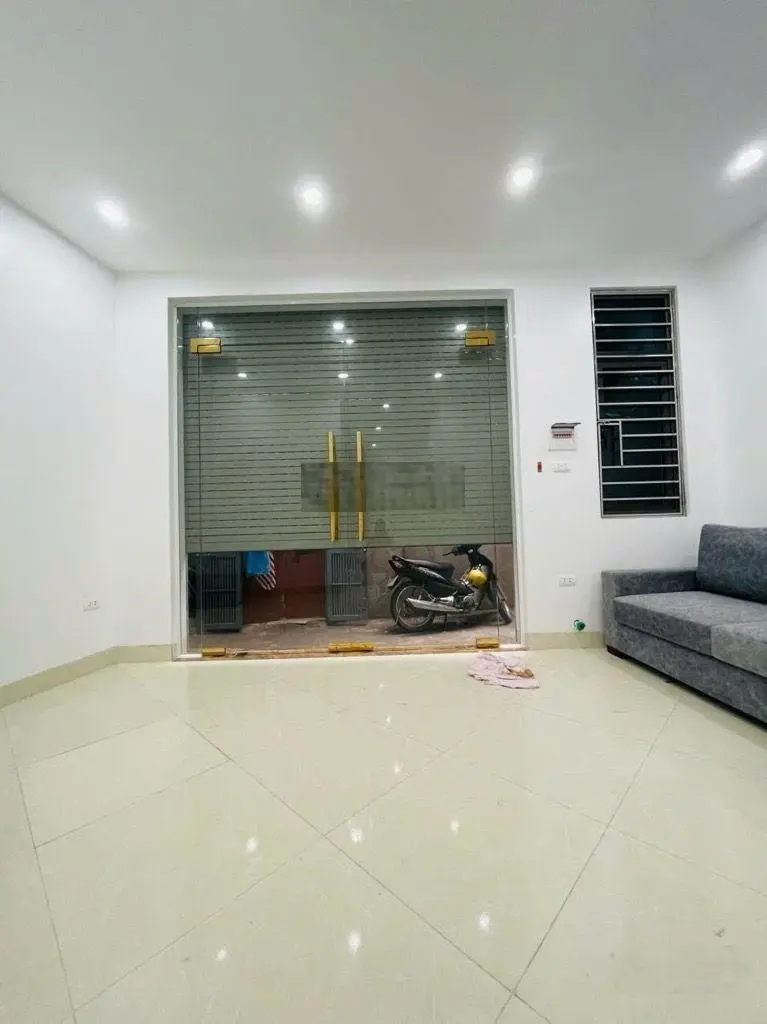 Bán gấp nhà đẹp ngõ 107 đường Trần Khát Chân, ngõ thông, gần ô tô
