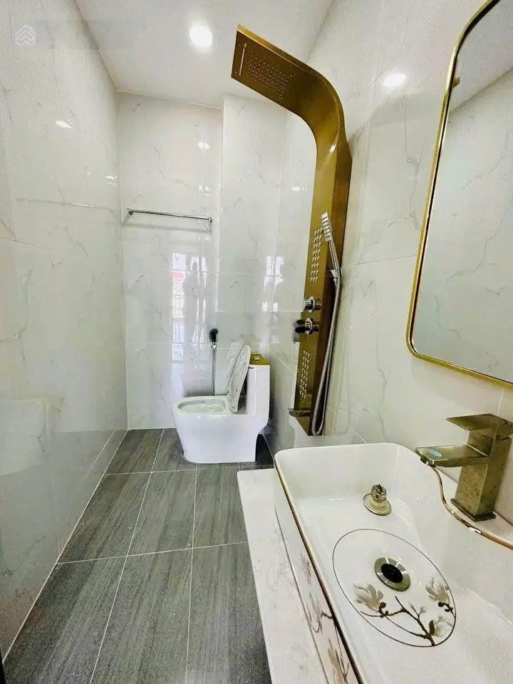 Bán nhà mới 3 lầu ngay Trung tâm TP Thuận An, 65m2 giá 2ty490. Dân cư đông đúc, ngay chợ