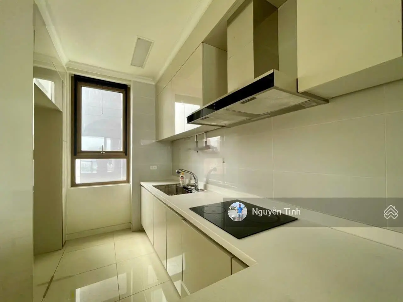 Chính chủ bán căn 2PN chung cư Starlake Tây Hồ Tây 101m2 giá 12,8 tỷ full đồ, sổ đỏ lâu dài