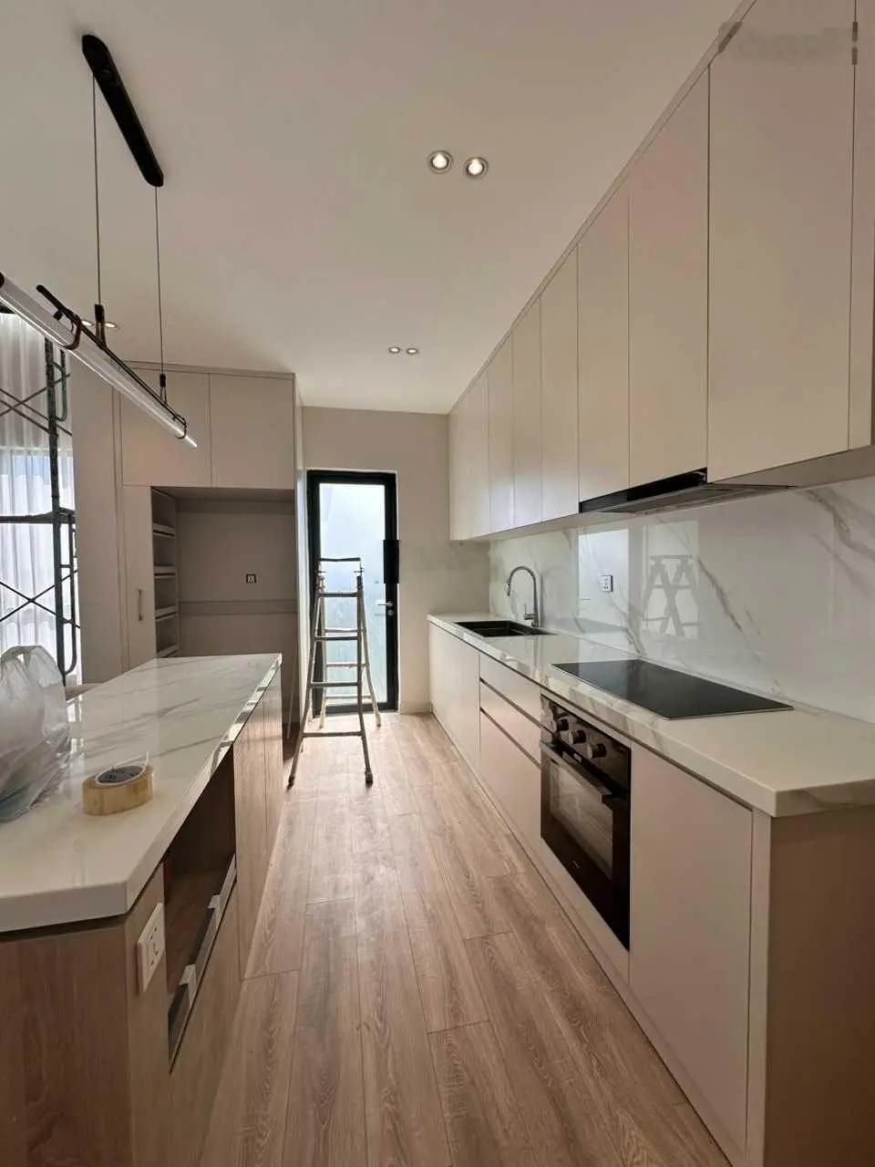 Độc quyền căn 3PN duplex, diện tích 214m2 trong nhà và 40m2 sân vườn giá cực hời chỉ 21 tỷ bao hết