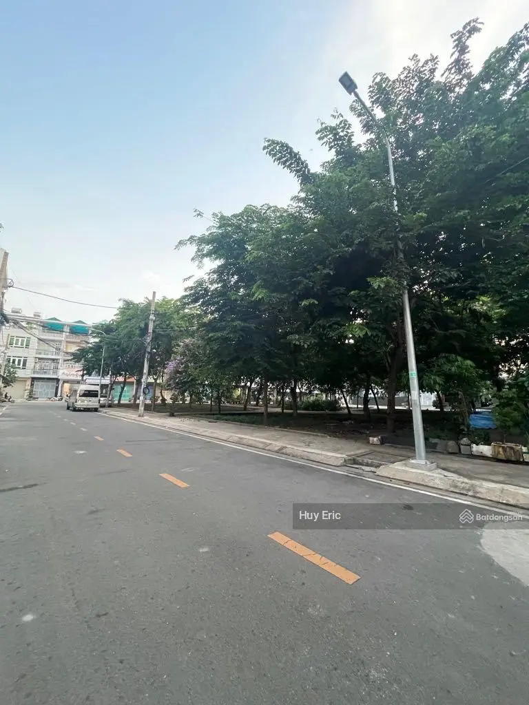 Hàng ngon hiếm - mặt tiền nội bộ khu Bình Phú - 4x16m - 3 tầng - sát công viên