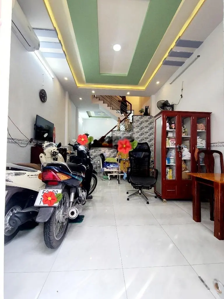 Hot, bán gấp nhà mới Chiến Lược, BT, 40m2, 2 tầng btct, hẻm xe hơi gần MT, chỉ 3 x tỷ