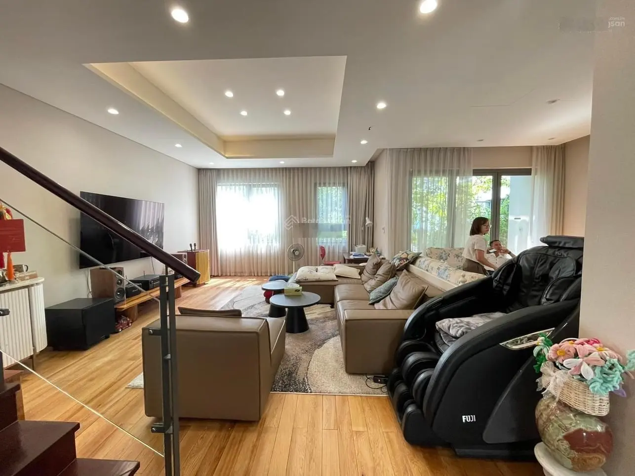 Bán căn biệt thự The Manor Central Park 202m2 sổ đỏ đầy đủ nội thất giá 69,5 tỷ có thương lượng