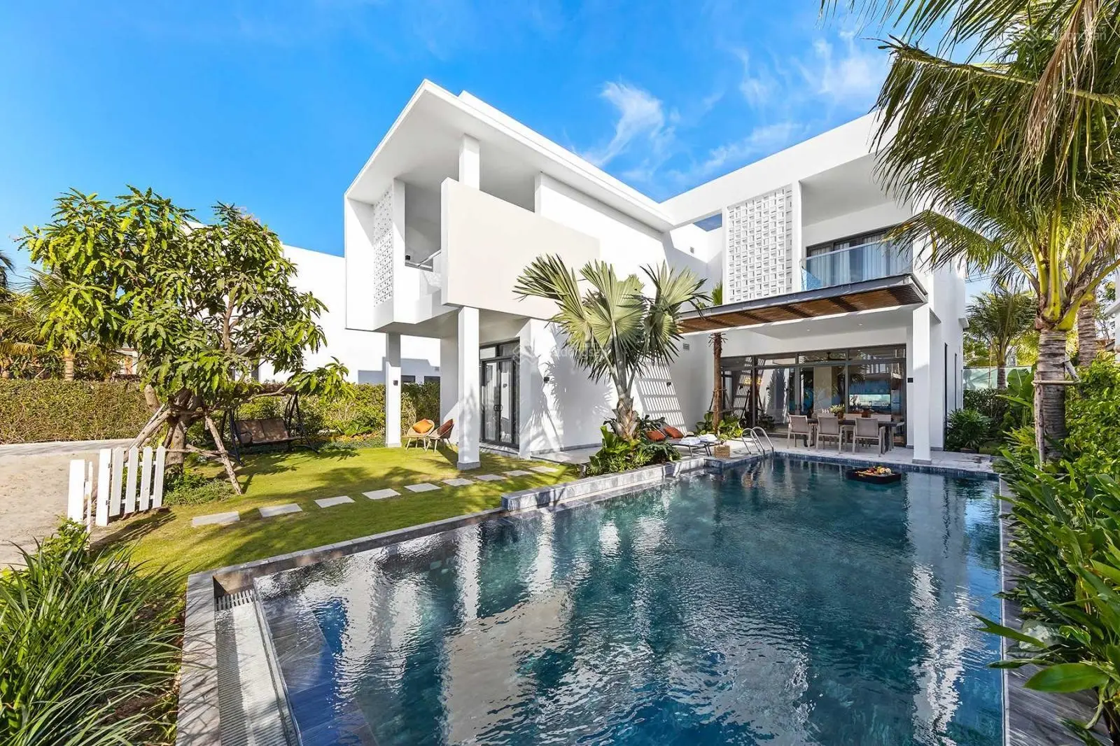 Biệt thự 3PN nghỉ dưỡng kế bên Melia tự do lưu trú tại Hồ Tràm - bàn giao nội thất tiêu chuẩn 5sao