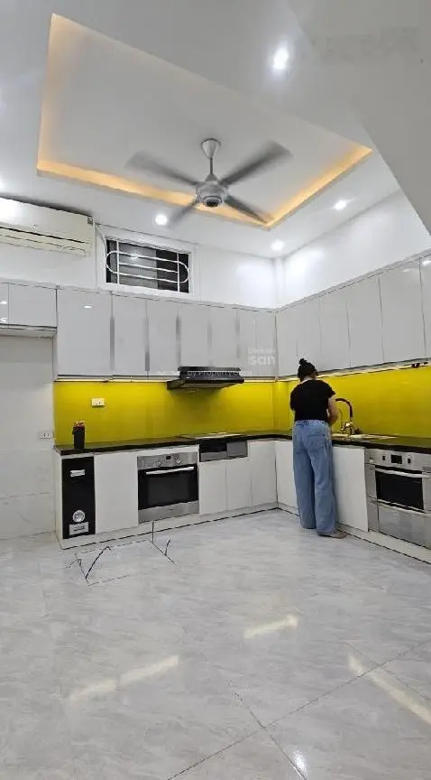 Bán nhà Cầu Giấy , 38m2 ,5 tầng , ngõ đẹp , gần ôtô , chủ giảm 300 triệu cần bán nhanh , 6,9 tỷ .