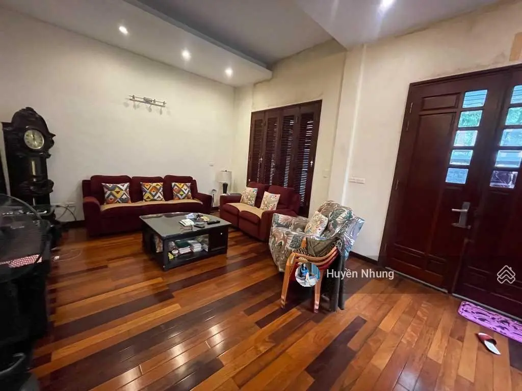 Biệt thự Việt Hưng, đẹp, ở thích, 186m2*4tầng, hơn 30 tỷ, chủ thiện chí bán. kinh doanh sầm uất