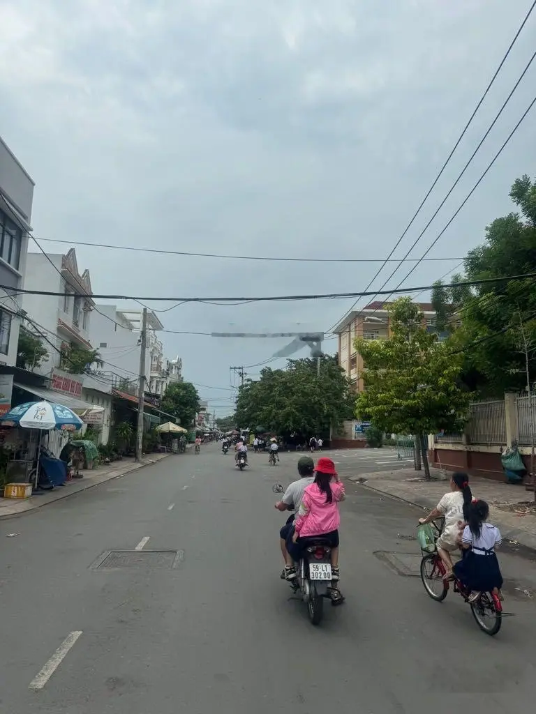 (Rẻ - giảm sâu 3 tỷ) bán nhà mặt tiền DT 150m2, ngang 5m, gần cầu Chà Và, Quận 8. Nhỉnh 10 tỷ