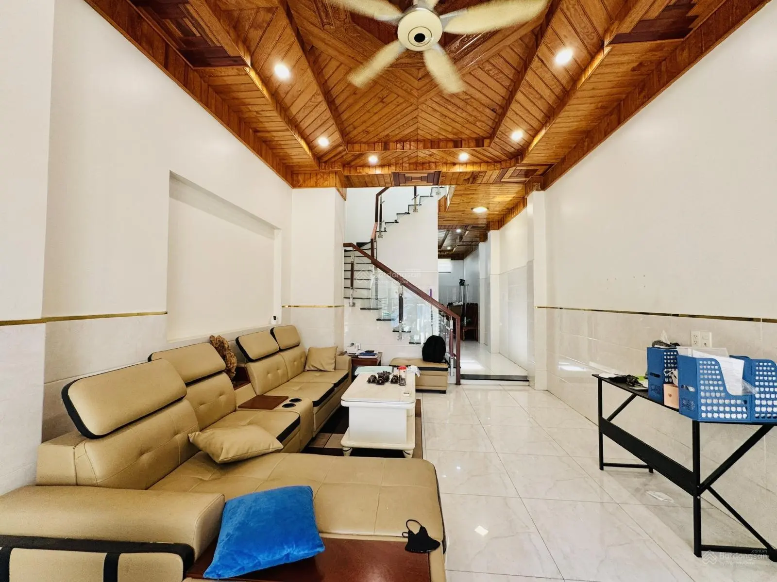 Chuyển nơi ở cần bán nhà đẹp 3 tầng 61m2 Oto tận cửa gần Vành đai 2, Ga Metro khu dân trí cao 7.2Tỷ