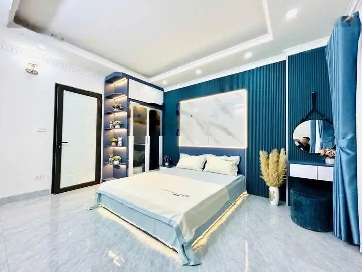 Nhà đẹp phố Giang Văn Minh, mới thang máy xịn sò, cách ô tô 65m, gần phố, DT 37m2 * 6 tầng