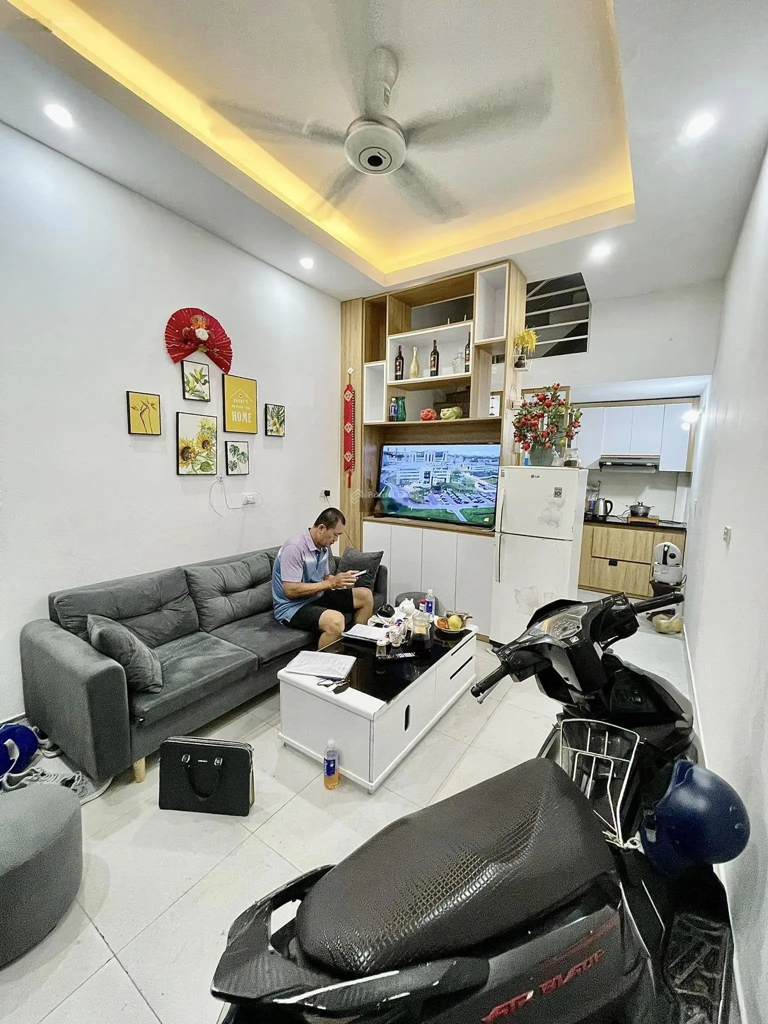 Chỉ hơn 4 tỷ 1 xíu-nhà giáp bát-4 tầng-30m ra phố-hm
