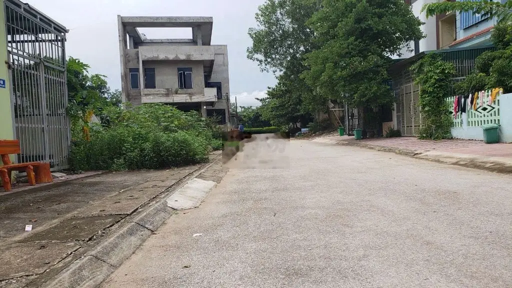 BÁN ĐẤT LIỀN KỀ, SĐ: 162M2, P/LÔ, OTO, VỈA HÈ. TẠI THỊ TRẤN