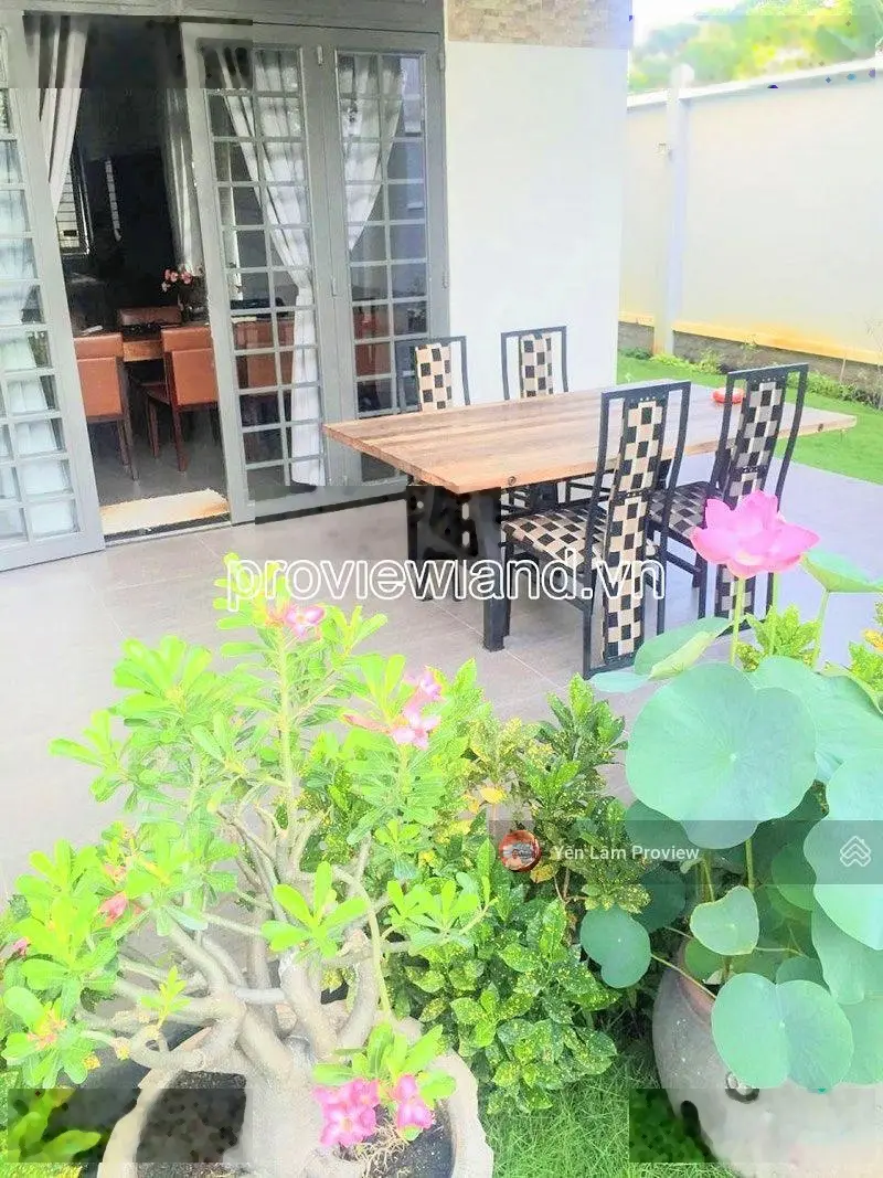 Bán biệt thự Thảo Điền, đường 64, DT 360m2, nhà đẹp, 2 tầng, ngay trung tâm