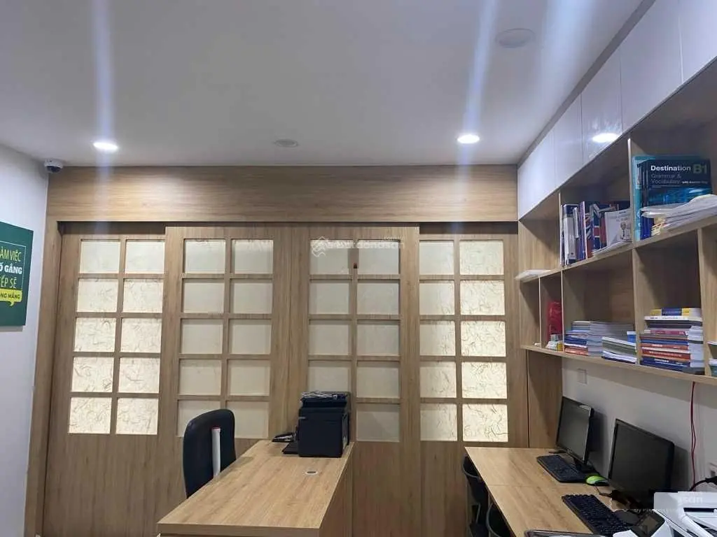 Siêu phẩm mặt phố Hoàng Hoa Thám - thang máy - lô góc 3 mặt - kinh doanh đỉnh, 35,3m2, giá 17,9 tỷ