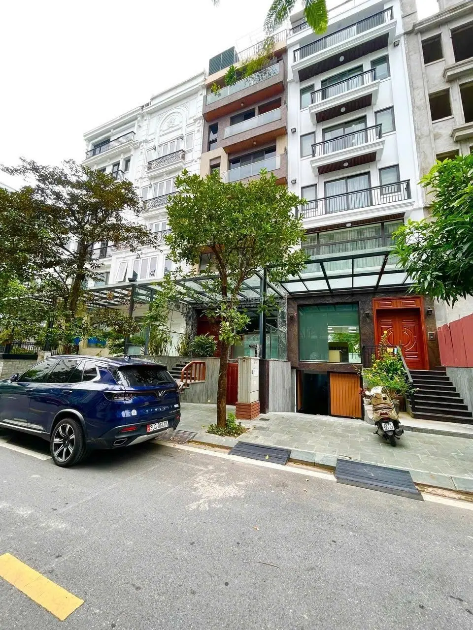 Bán biệt thự 52 tỷ, Dt 130m2 x8 tâng , phố Lâm Hạ, Long Biên, Hà Nội.