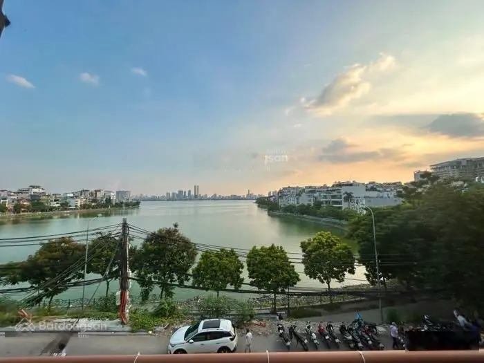 Bán nhà mặt hồ Xuân Diệu tây hồ view giữa hồ đoạn đẹp nhất mặt phố DT 86 m2 giá 70 tỷ