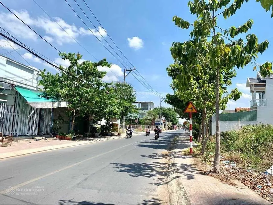Xoay vốn gấp bán đất MT Nguyễn Thị Minh Khai, Ngã Bảy,Hậu Giang,gần chợ đêm Ngã Bảy,120m2/450tr,SHR