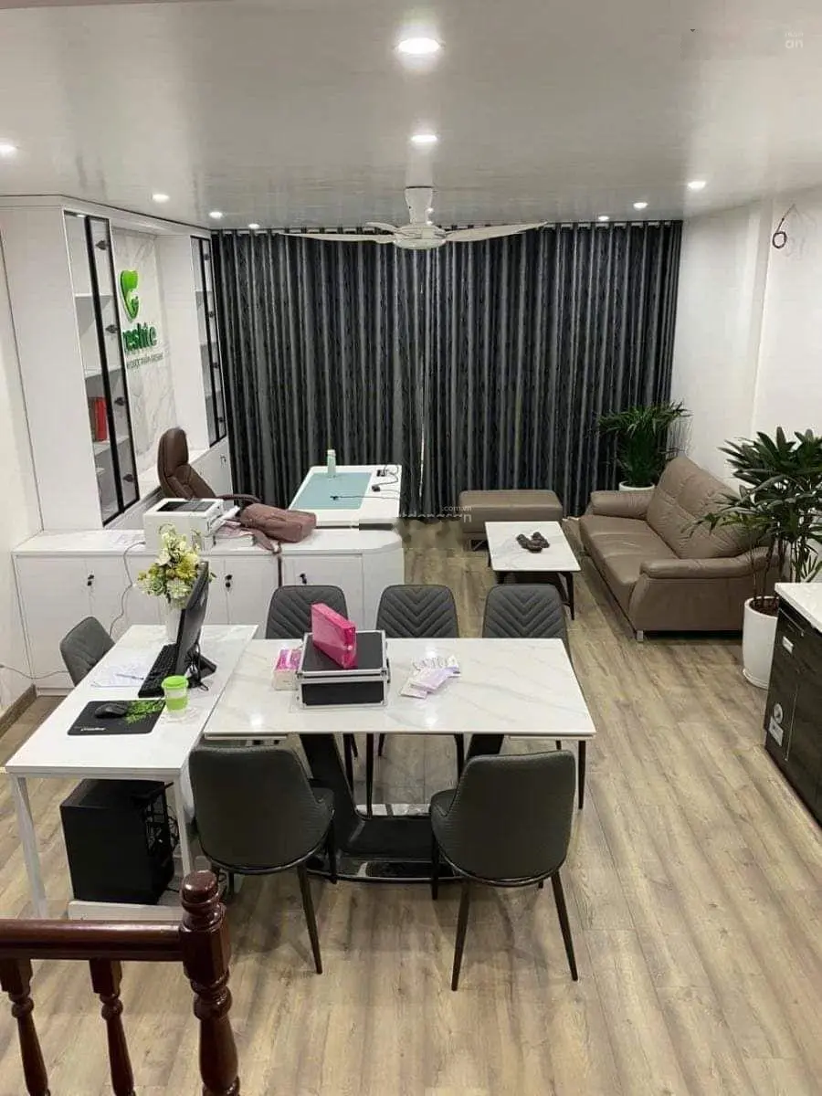 PHÂN LÔ ,VỊ TRÍ ĐỈNH NHẤT Lạc Long Quân 55m nhà 5 tầng Mt 5.1 giá mềm 14.5 tỷ