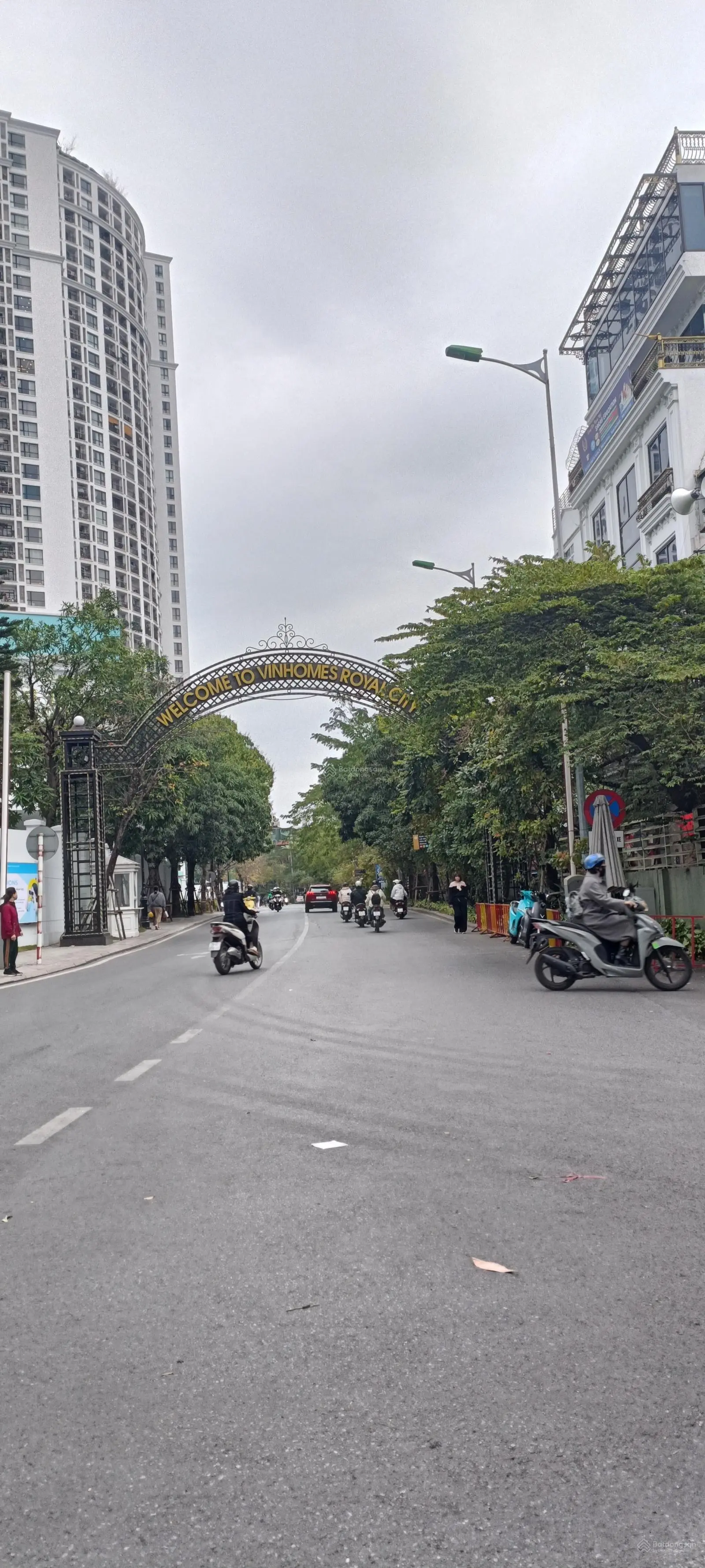 Bán nhà hàng xóm Royal City, Nguyễn Trãi Thanh Xuân. DT 37,5m2 x 5 tầng. Giá 5.65 tỷ. 2 mặt thoáng