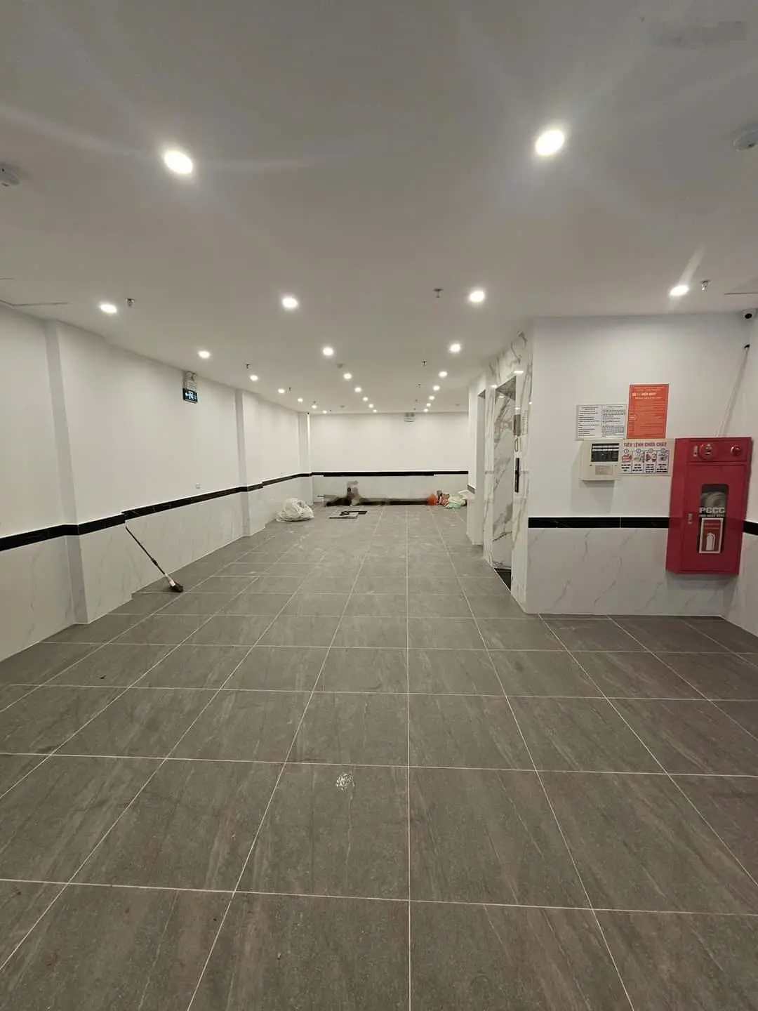 TOÀ CĂN HỘ DỊCH VỤ CẦU DIỄN 10 TẦNG 120M2 THANG MÁY - 46 PHÒNG KHÉP KÍN - 200 TR/ TH - OTO TRÁNH