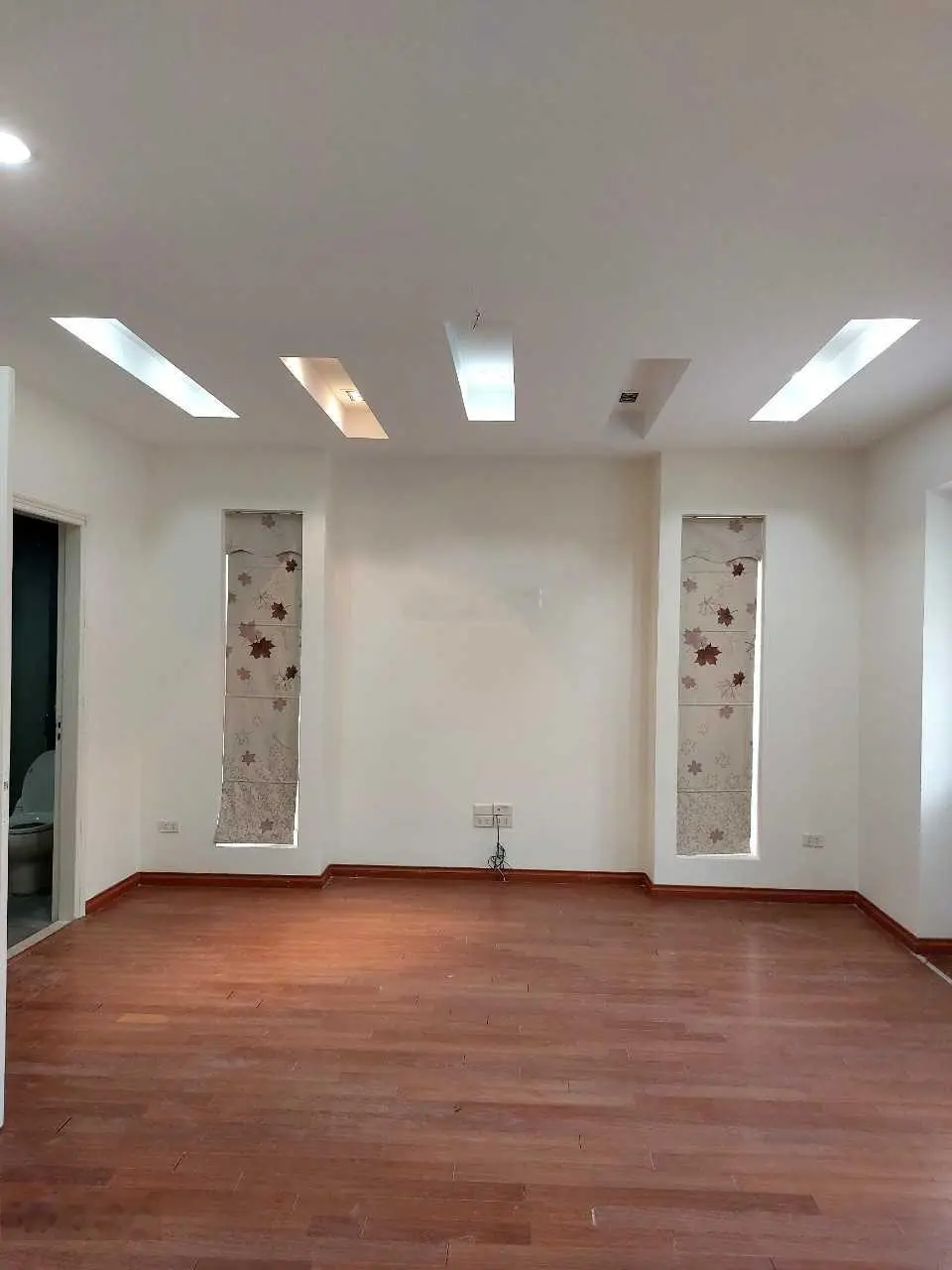 Bán biệt thự BT7 mặt phố Bùi Thiện Ngộ, KĐT Việt Hưng, DT 184m2 nhà 4 tầng đẹp KD tốt, giá 34 tỷ