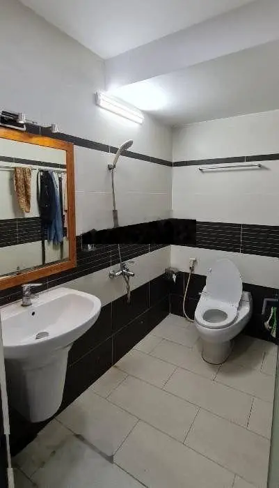 Bán nhà mặt tiền 4 tầng, diện tích : ngan 7 mét _ dài 20 giá 14 tỷ 900 thương lượng.