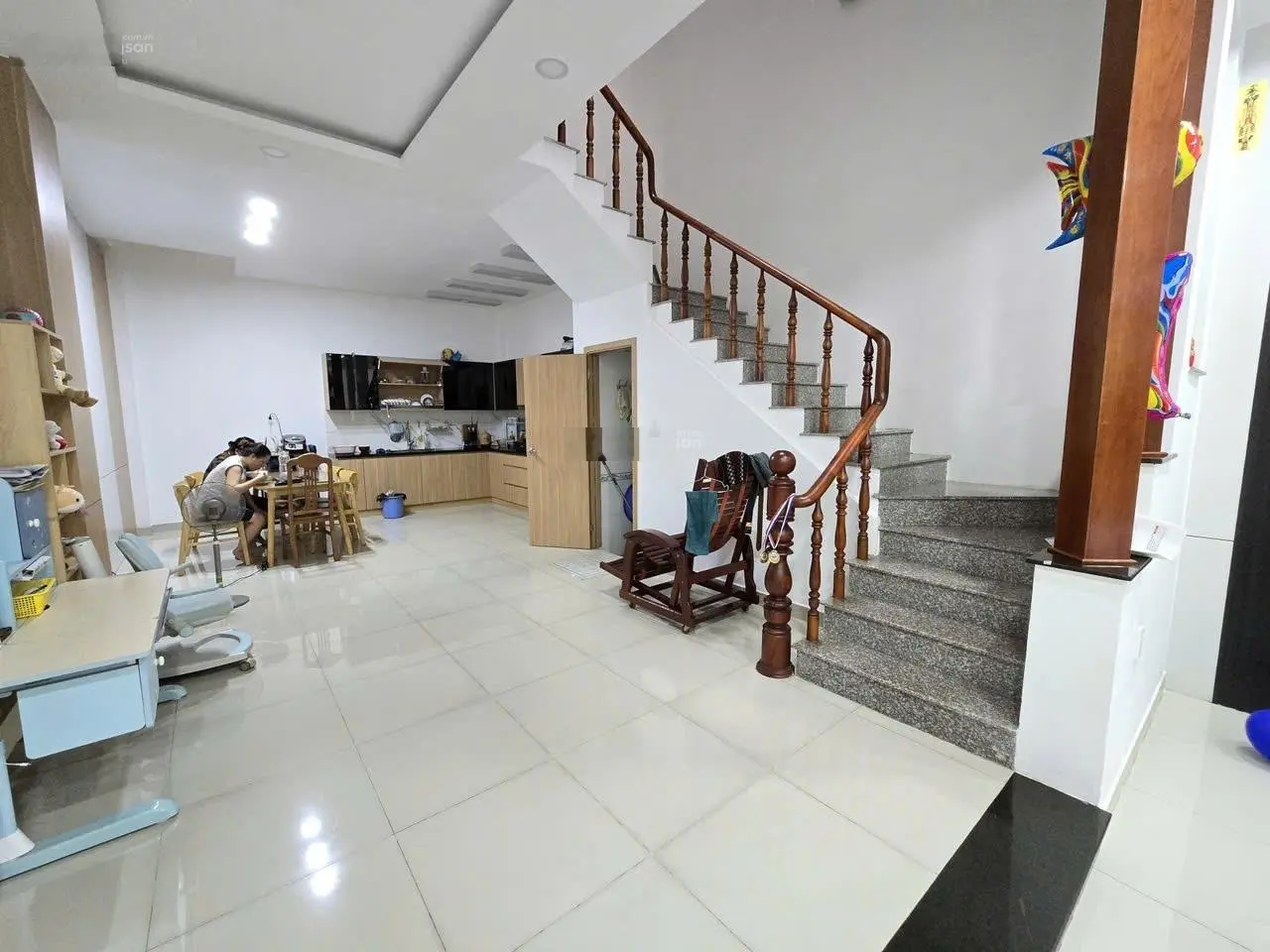 Hẻm xe tải quốc lộ 13 Hiệp Bình Phước, sát bên khu Hồng Long. 5x16m, 1 trệt 2 lầu 4PN, giá 10,3 tỷ