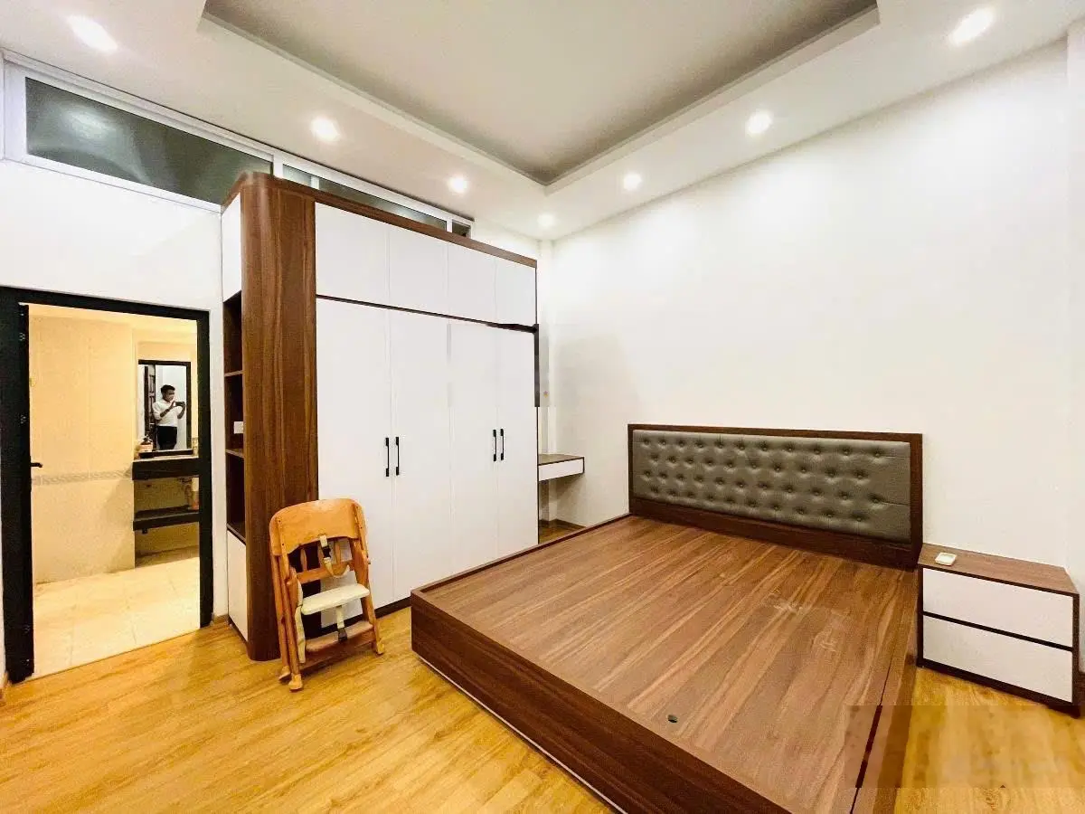 Bán nhà ngõ 61 Giang Văn Minh, thông Đội Cấn 36m2x5T, MT4.5m, nhà mới full NT, gần phố, bãi ôtô
