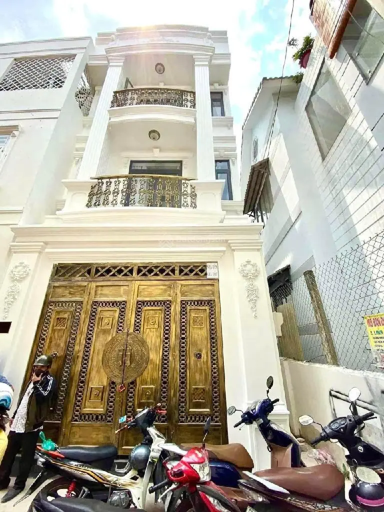 NHà mới đẹp, 1T3L, 62m2, (5,5x11,5) Ngay Phạm Văn Đồng , XH ngủ trong nhà, tặng nội thất, Sổ riêng