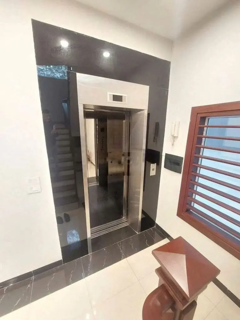 Bán BT phố Trần Bình, Phân Lô, 2 thoáng, Gara, sân vườn,106m2, 25.8 tỷ