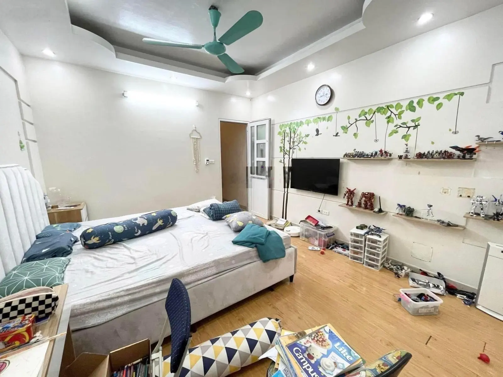 Bán nhà Hoàng Hoa Thám DT: 43m2 - 5 tầng giá: 9,35 tỷ. Trung tâm Ba Đình dân trí cao full nội thất