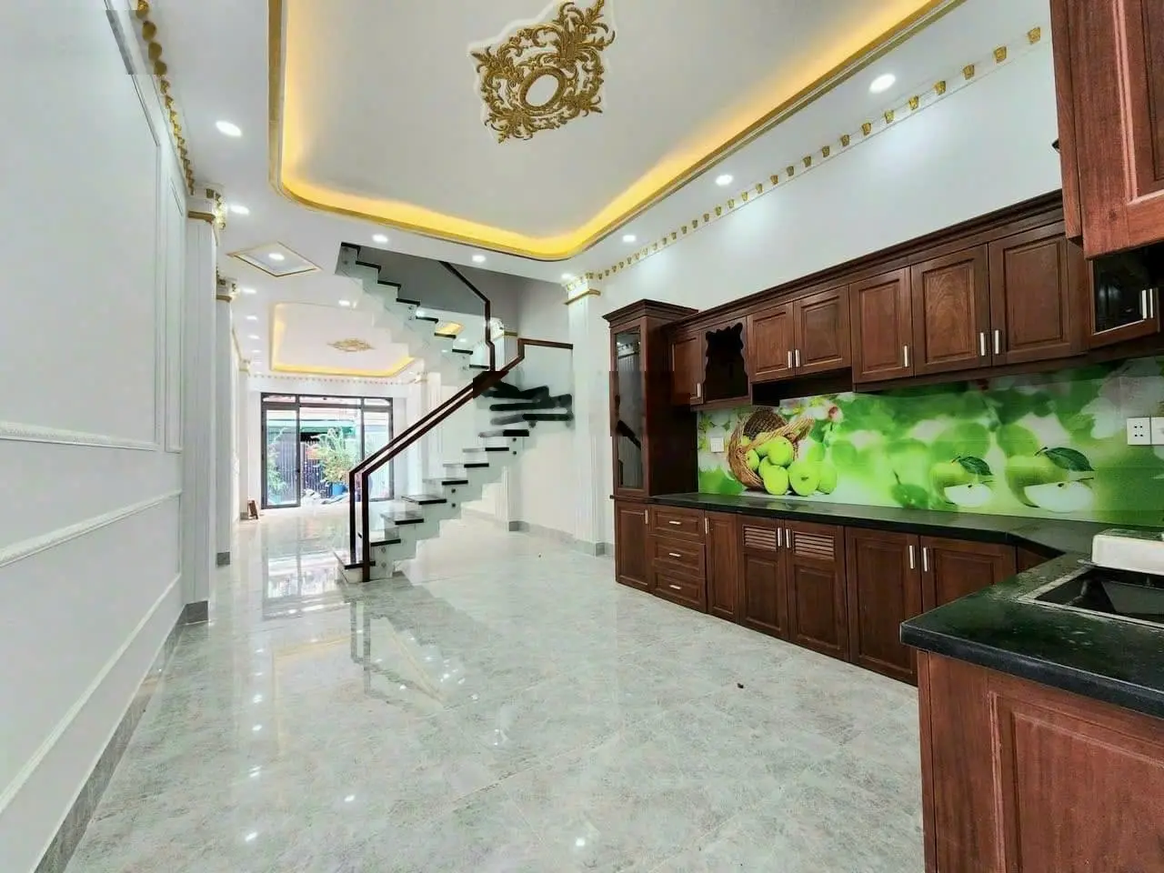 Về quê dưỡng già bán căn ngay trung tâm q10 CMT8 3 tầng chỉ 3tỷ2 dọn vào ở ngay nhà đẹp vuông vức