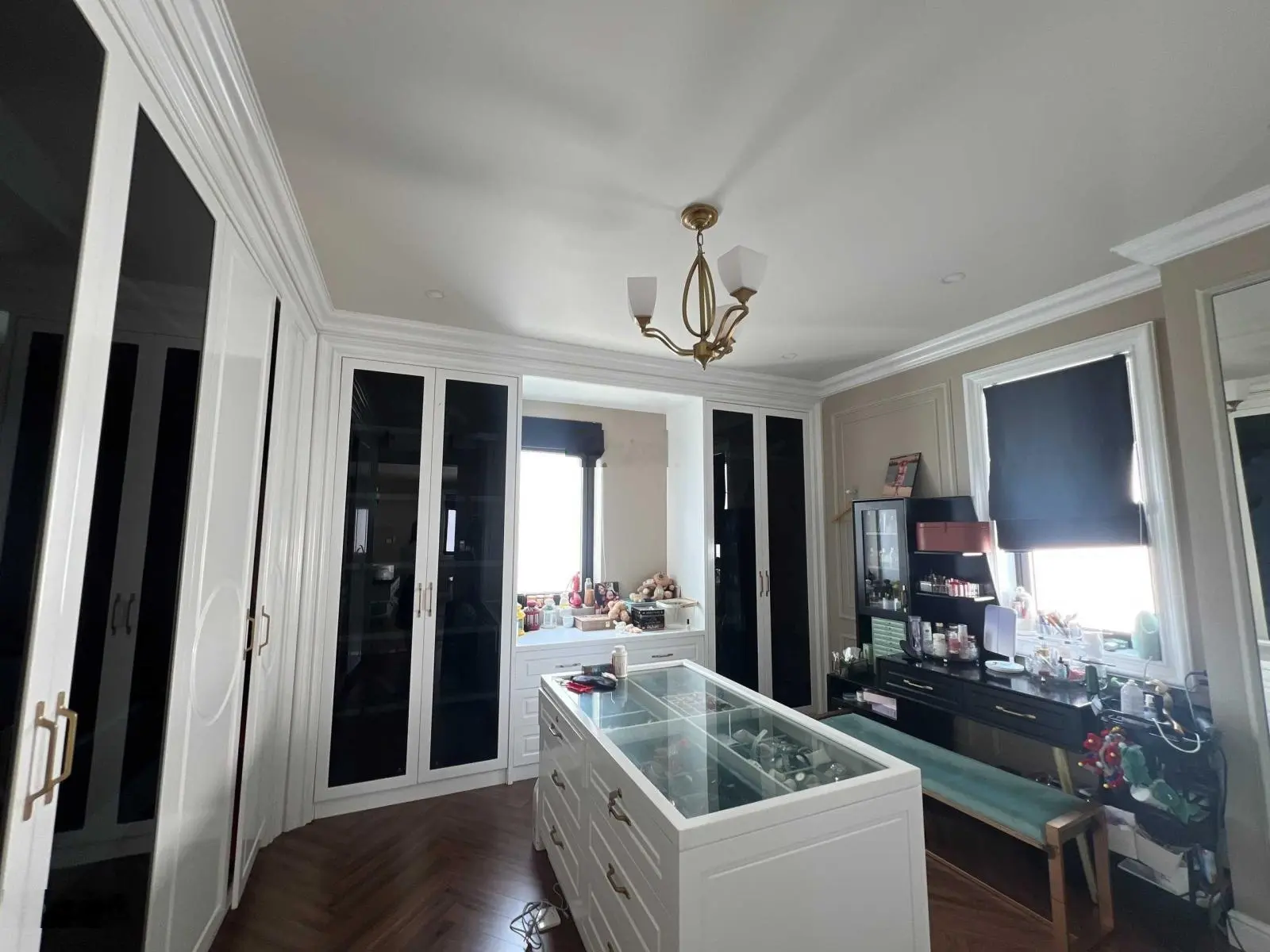 Bán biệt thự đơn lập 270m2 15x18m Liên Phường full nội thất nhập khẩu, khu an ninh cao cấp giá 31tỷ
