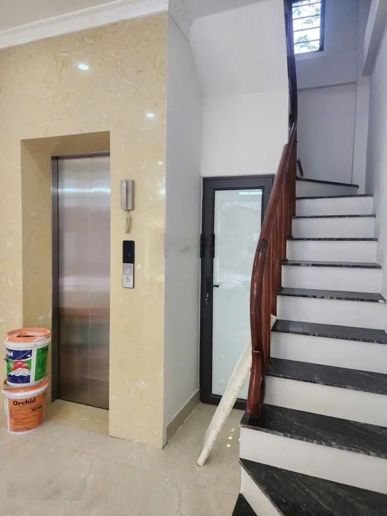 Hoa hậu Xuân Phương. Nam Từ Liêm. 6tầng mặt đường thông oto qua nhà - kinh doanh mọi mặt hàng