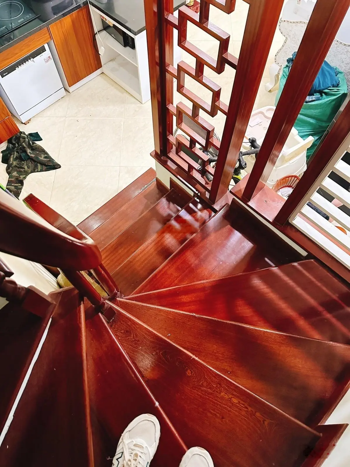 Cần Bán nhà Phố Pháo Đài Láng 40m 6 Tầng MT 3,6m chỉ 9,9 tỷ Full nội thất 20m ô tô.
