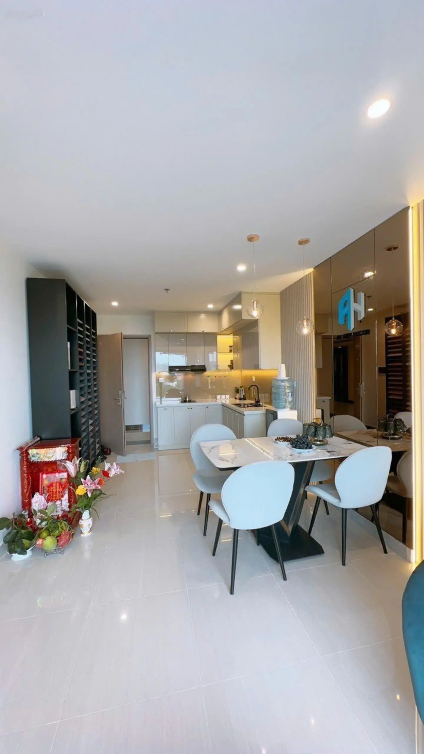 Bán nhanh căn 3 phòng ngủ, full nội thất, đã có sổ, giá 4ty bao thuế phí, đang cho thuê