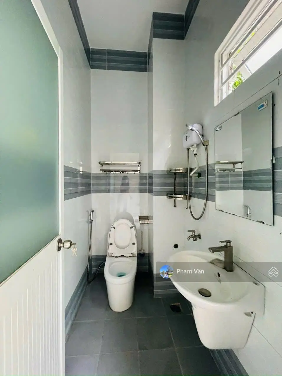 Chỉ 3 tỷ nhỉnh - Sở hữu nhà mới, đẹp vào ở ngay, hẻm lớn xe tải vào tới gần Phạm Văn Đồng, 68m2