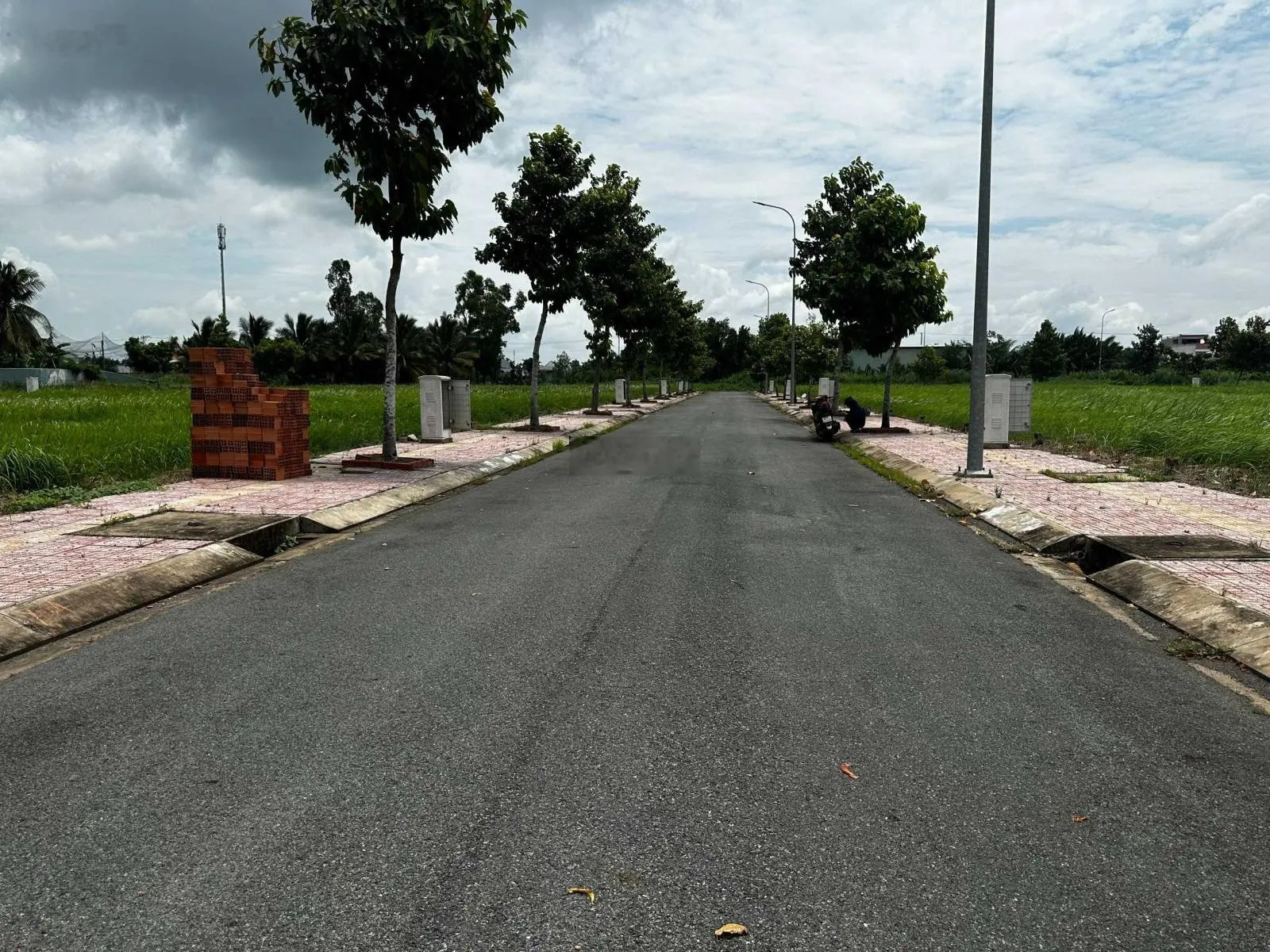 Chính chủ cắt lỗ sâu KDC Tây Nam Center TT Thủ Thừa 100m2 sổ hồng riêng