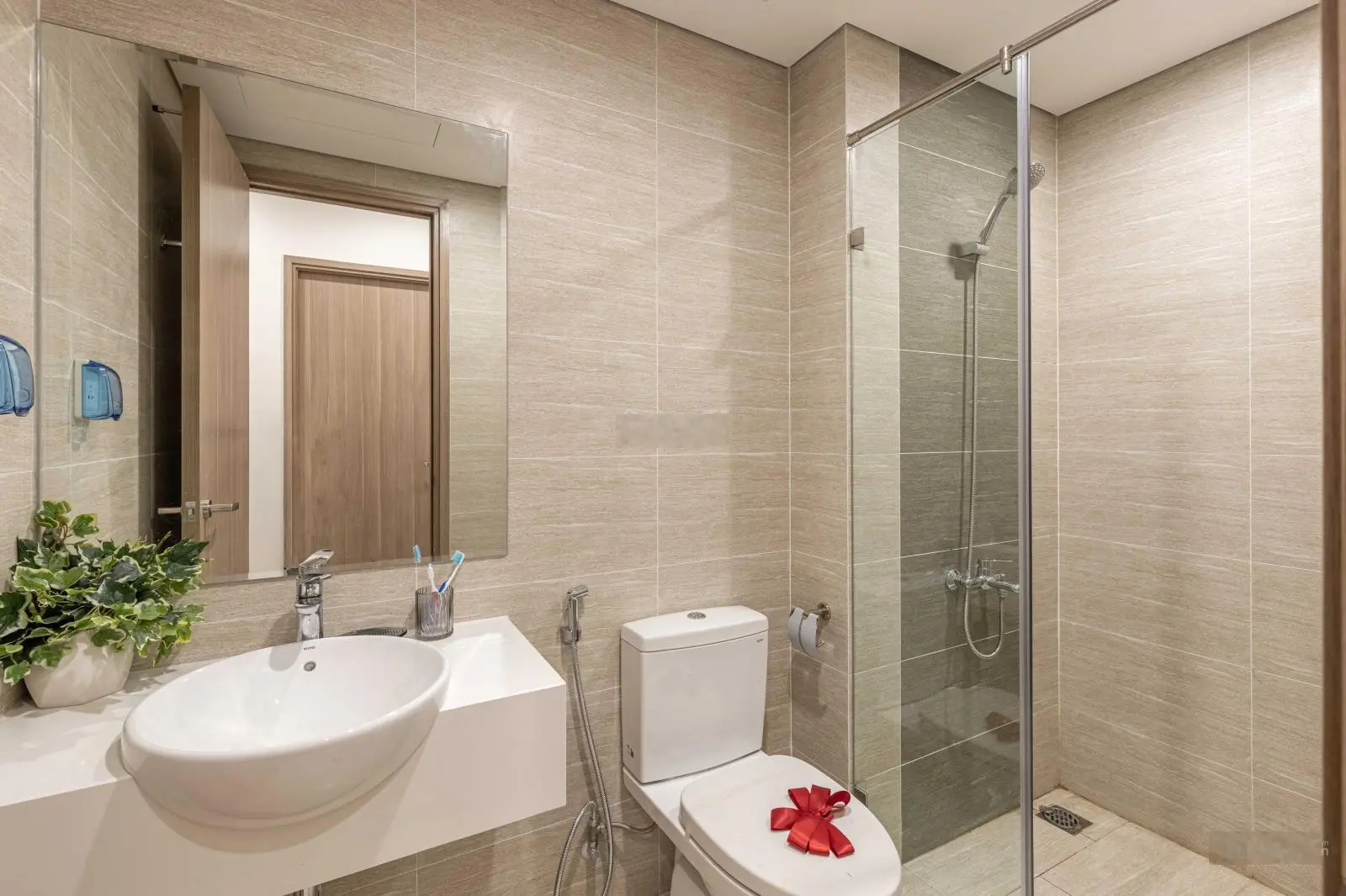 Bán căn hộ 1 ngủ+ 2.6 tỷ full đồ nội thất 43m2 nhận nhà ở ngay tầng trung đẹp ngay VinUni