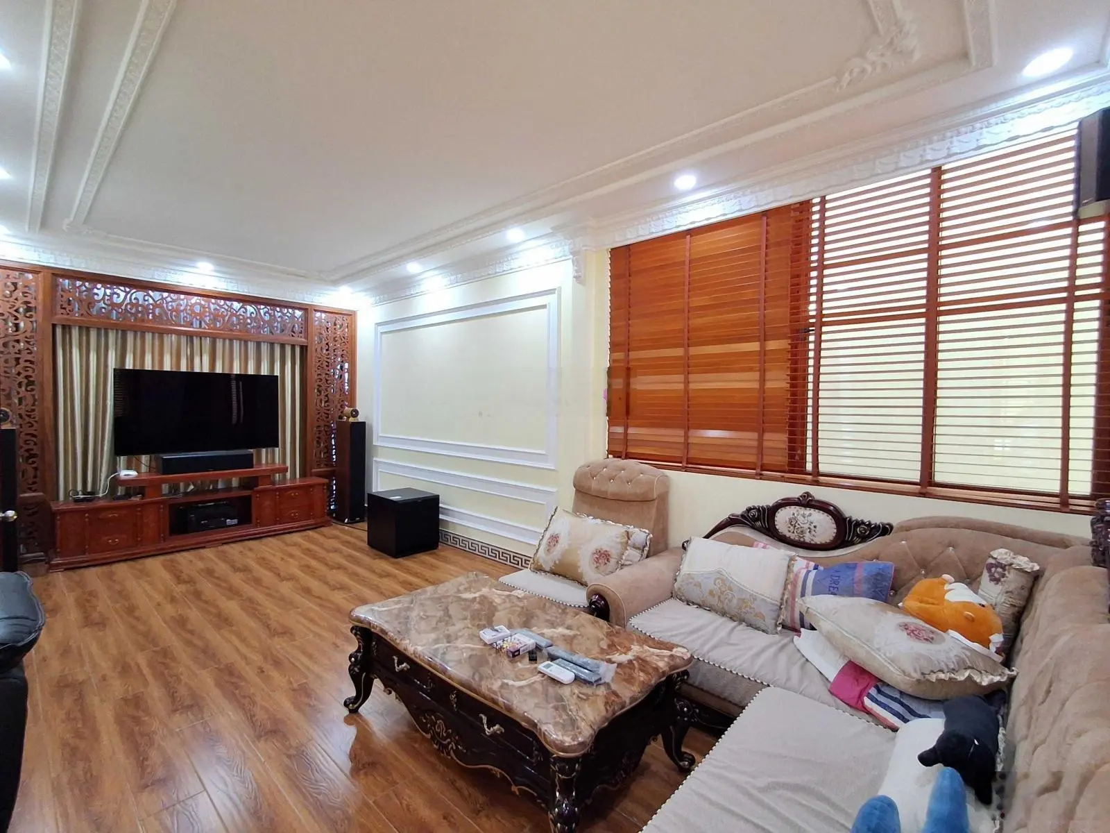 Cần bán nhanh biệt thự sân vườn tại Cổ Linh, Long Biên. Ô tô tránh, kinh doanh. DT 327m x10m. 42 tỷ